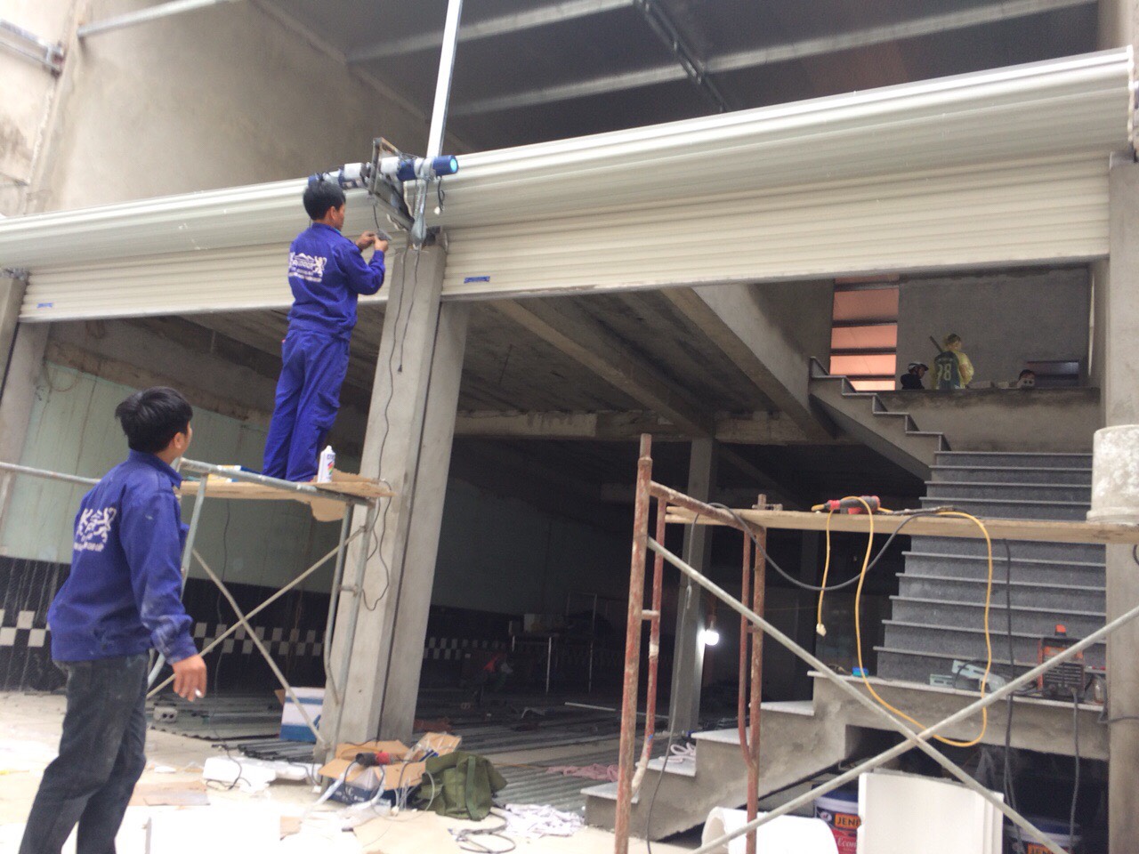 thi công lắp đặt cửa cuốn tphcm